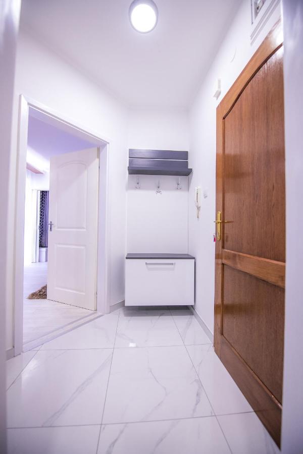 Apartman Nina II Sremska Mitrovica Exteriör bild