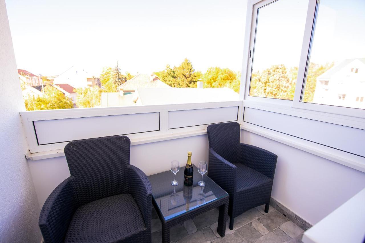 Apartman Nina II Sremska Mitrovica Exteriör bild